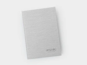 Světlý týdenní diář A5 v pevné vazbě s personalizovaným logem