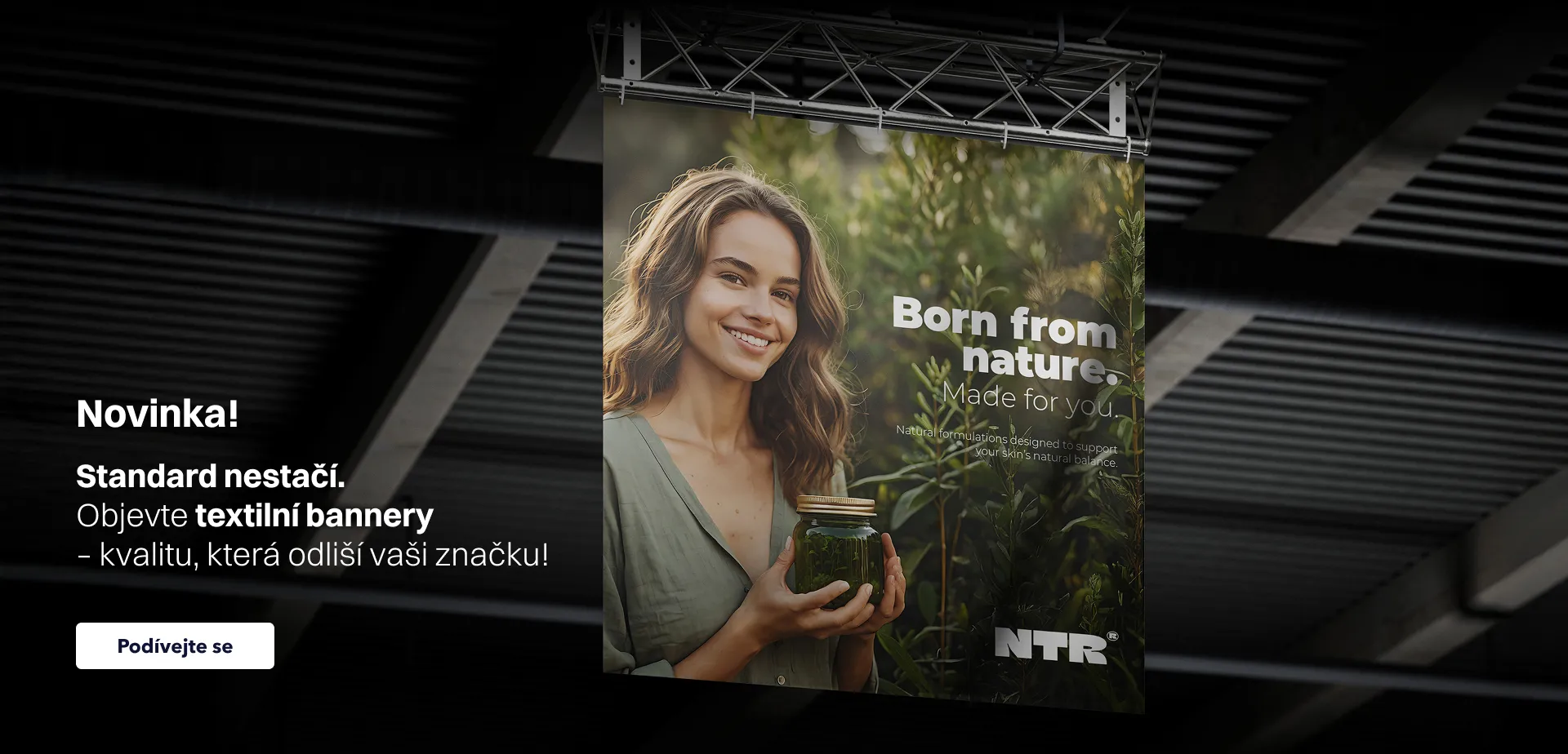 Banner na web propagující textilní bannery s textem „Novinka! Objevte textilní bannery – kvalitu, která odliší vaši značku